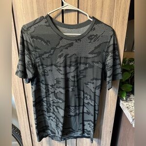 Lululemon Men’s Metal Vent Breathe Camo Tokyo shirt, size small, great condition